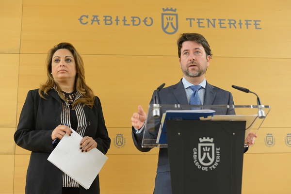 Cristina Valido y Carlos Alonso, ayer en rueda de prensa. | SERGIO MÉNDEZ 