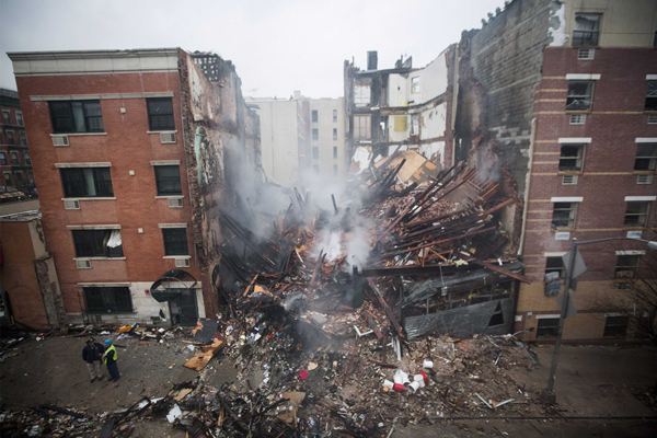 Imagen del edificio tras el derrumbe provocado por una explosión de gas. / REUTERS