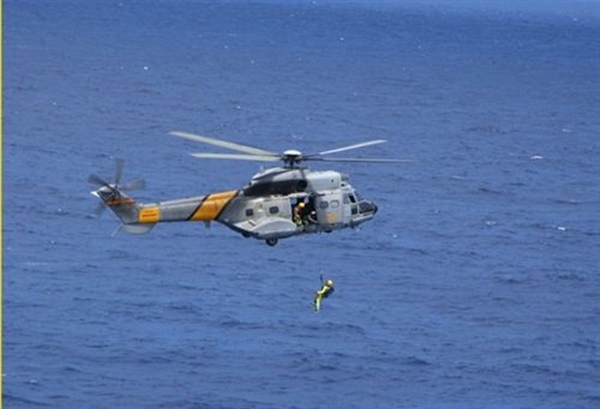 helicoptero del SAR durante un ejercicio de rescate