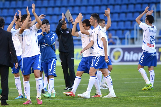 jugadores  Tenerife celebran victoria
