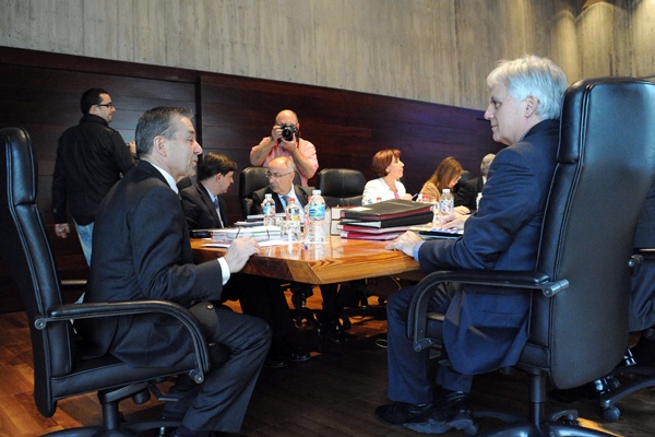 El Consejo de Gobierno canario, durante la reunión celebrada ayer en la capital tinerfeña. / DA