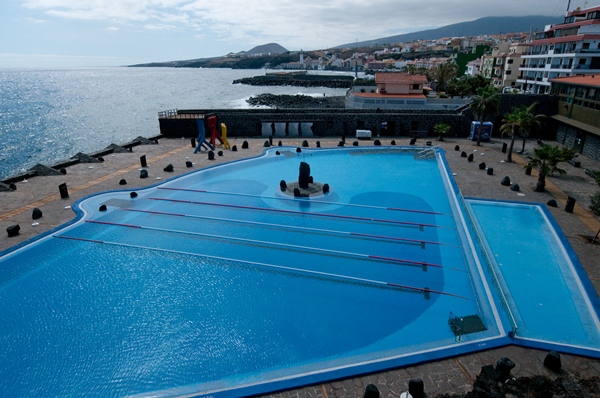 La piscina municipal estará abierta desde hoy para el público en general. | FRAN PALLERO
