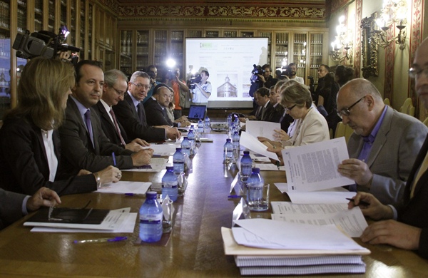 Imagen de la reunión (10 de octubre de 2012) en que se acordó crear la oficina centralizada en Madrid. / DA