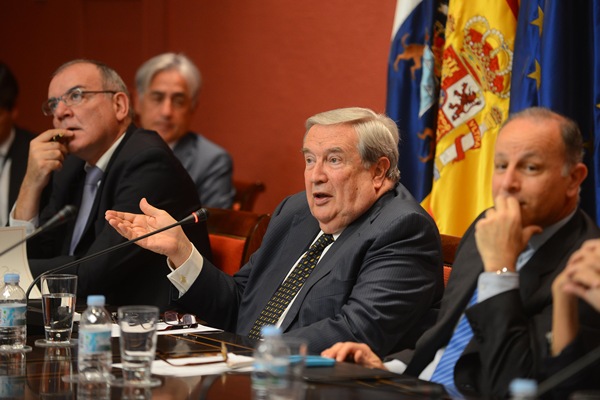 Saavedra, durante su intervención ayer en una comisión del Parlamento de Canarias. | SERGIO MÉNDEZ