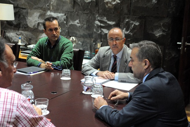 Un momento de la reunión de Rivero y Spínola con CC y PSOE