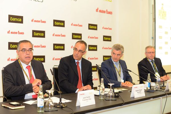 Francisco (CEOE), el subdirector del DIARIO Agustín González, Ernesto Yanes (Proexca) y Fernández (Bankia). | S.M.