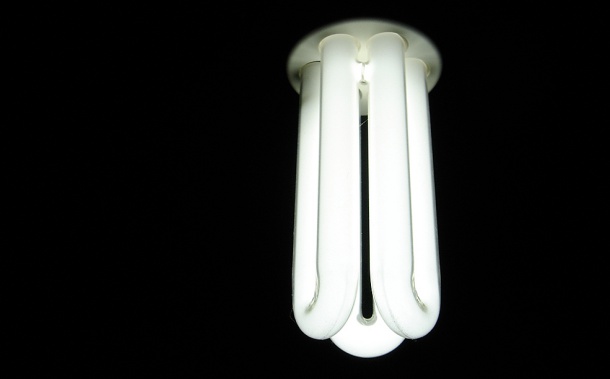 Las eléctricas tendrán que devolver 310 millones en la factura de la luz, según Industria