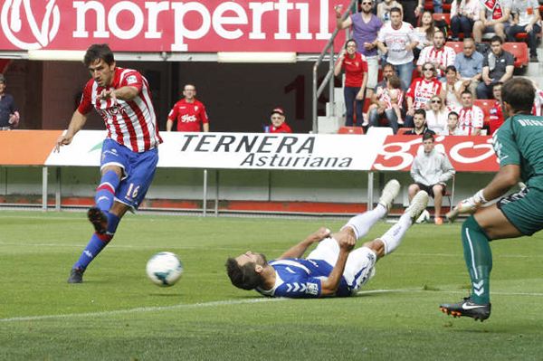 Imagen del primer gol anotado por el Sporting