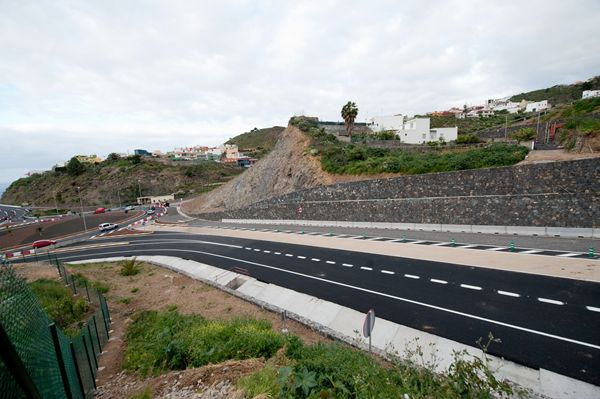 El tramo norte del cierre del anillo insular, entre Icod y Santiago del Teide, se abrirá al tráfico en breve. | F. P.