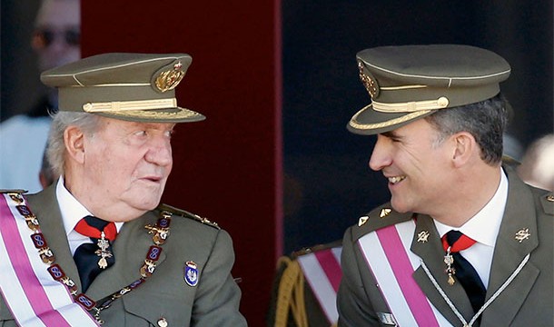 Juan Carlos I preside su último Día de las Fuerzas Armadas como monarca