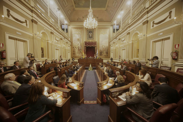 Parlamento de Canarias: 60 diputados asignados con una fórmula controvertida de equilibrios territoriales.