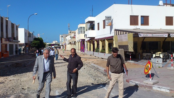 Imagen de la visita a las obras en el barrio de Talborjt. / DA