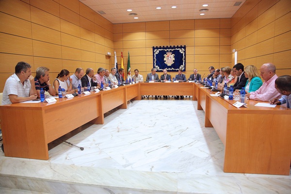 Paulino Rivero preside una reunión con las federaciones de municipios (Fecam) y cabildos (Fecai). / DA