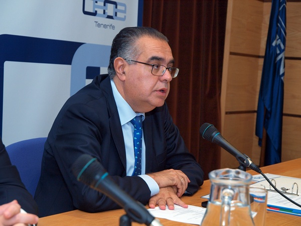 José Carlos Francisco, ayer, durante su intervención en la asamblea de la CEOE-Tenerife. / DA