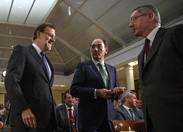Mariano Rajoy y Ruiz-Gallardón, la semana pasada, con el presidente de Iberdrola, Ignacio Sánchez. /  REUTERS