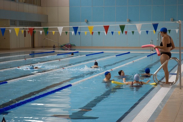 La instalación tiene piscina de 25 metros, gimnasio, círcuito hidrotermal, área estética-salud y cafetería. / DA