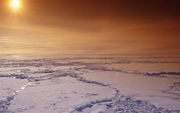 Un grupo de ecologistas desplegará una pancarta de no a las prospecciones en el viaje al Ártico