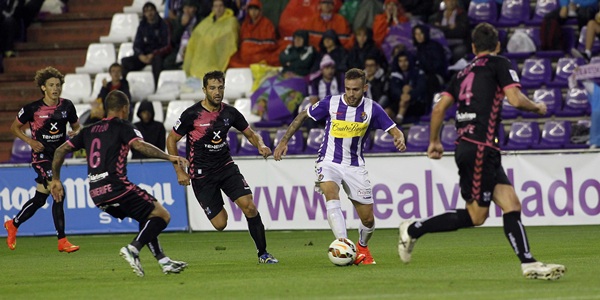 Real Valladolid vence dos goles a uno al CD Tenerife. / RAMÓN GÓMEZ