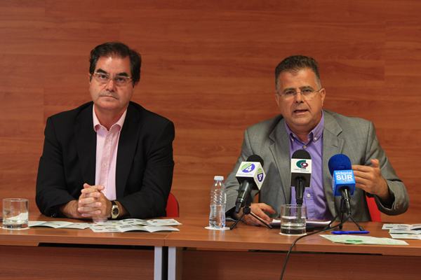El alcalde, Francisco Niño,  y el concejal de Medio Ambiente, Antonio Sosa, presentaron la campaña. | DA