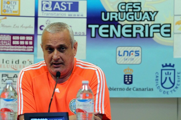 Francis Arocas, entrenador del Uruguay, en la rueda de prensa de ayer. /DA