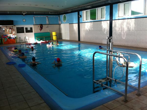 La piscina cumple las funciones de ocio y, sobre todo, de rehabilitación para los usuarios del centro. / NORCHI