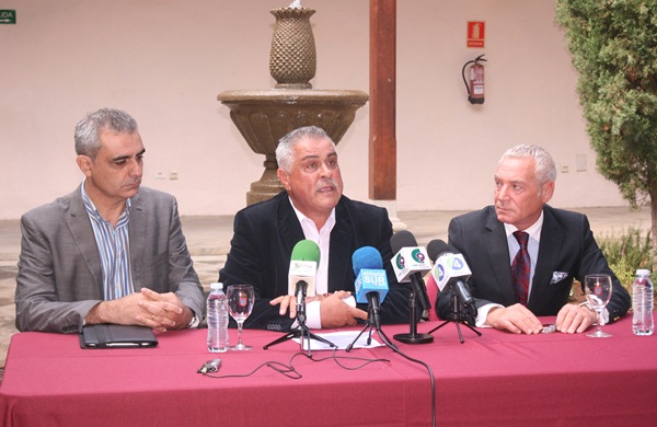 Rodríguez Bello, González Cejas y Delgado presentaron el foro sobre la Plataforma Logística. / DA