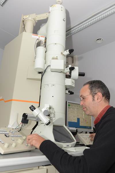 José Luis Rodríguez Marrero, responsable de Microscopia. | S. M. 