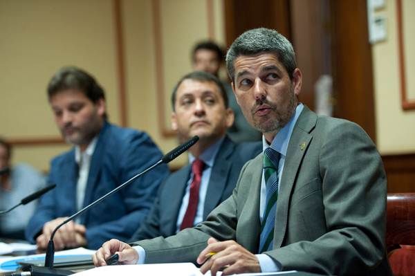 José Ángel Martín, José Manuel Bermúdez y Alberto Bernabé, ayer en la presentación del presupuesto. |  F. P.
