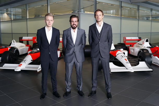 Los pilotos Kevin Magnussen, Fernando Alonso y Jenson Button 