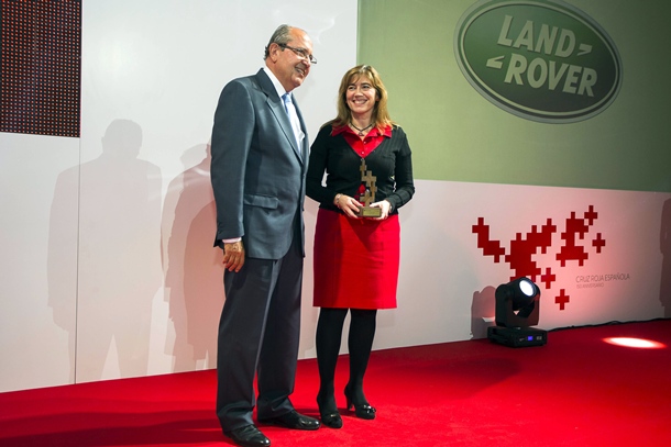 Land Rover España recibe el reconocimiento de Cruz Roja Española