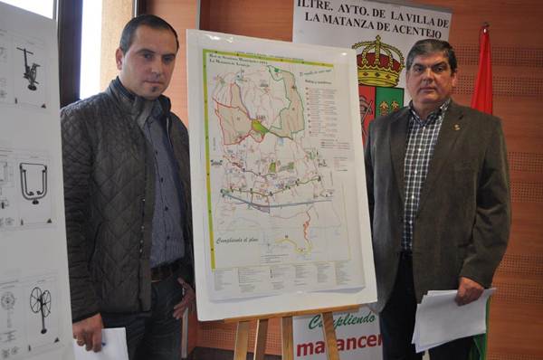 Miguel Ángel Pérez Pío e Ignacio Rodríguez presentaron ayer la red de senderos del municipio. | DA