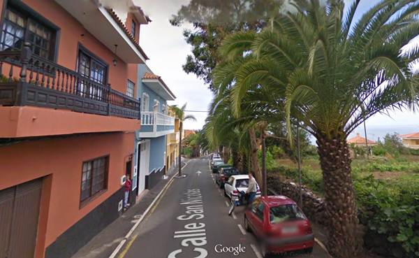A la derecha se puede ver el árbol de eucalipto de la calle San Nicolás de grandes dimensiones. | Google Maps
