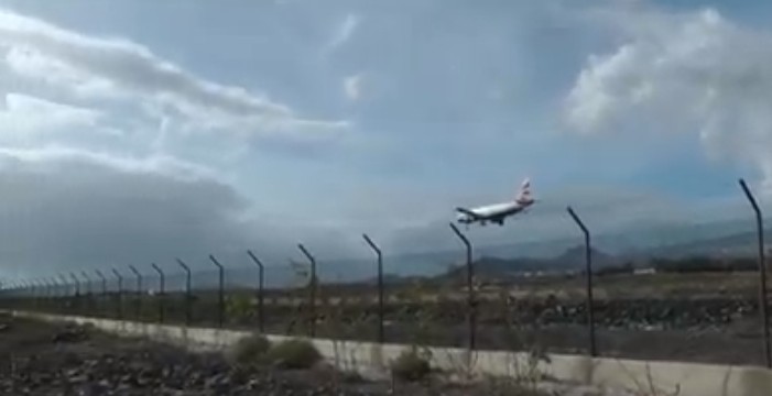 Así de difícil se lo puso el viento a los pilotos en Tenerife