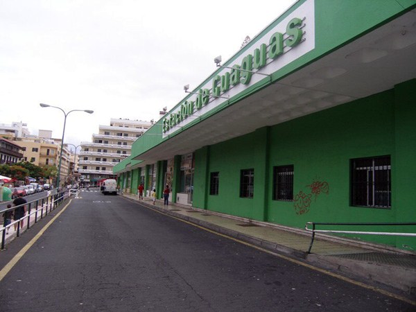 La estación de guaguas de Puerto de la Cruz se cerró en 2009 por el mal estado de las instalaciones. / DA
