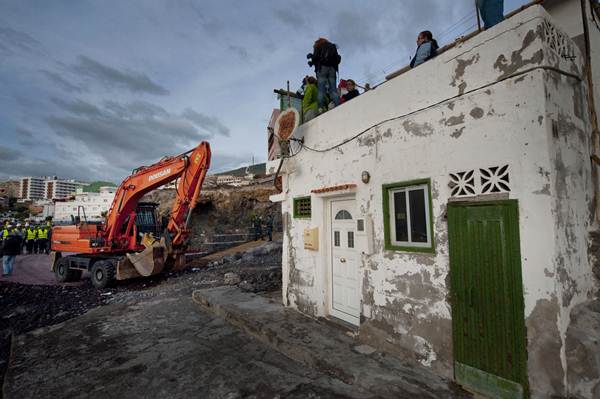 Demolición de viviendas de Cho Vito, en Candelaria. | FRAN  PALLERO