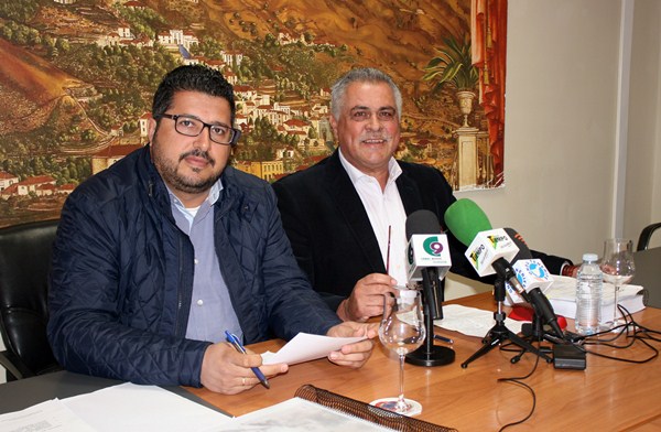 Esteban González y Jaime González Cejas explicaron los detalles del presupuesto en rueda de prensa. / DA