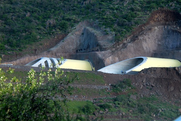 Los defectos se encontraron en la boca del túnel más cercana a Santiago del Teide. / M. P.
