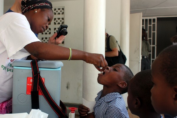 Desde la aparición del cólera en Haití, en octubre de 2010, el Ministerio haitiano de Salud Pública y Población (MSPP) ha registrado más de 730.000 casos sospechosos y cerca de 9.000 muertes relacionadas con el cólera. / NACIONES UNIDAS