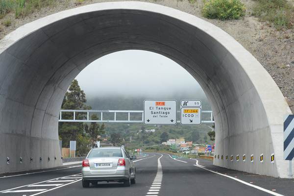 Se calcula que unos 18.000 vehículos transitarán a diario por el nuevo trazado, enlazando el norte con el sur de Tenerife. | SERGIO MÉNDEZ