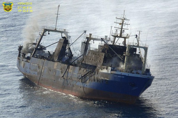 El buque presenta un lamentable estado como consecuencia del incendio. / SALVAMENTO MARÍTIMO 