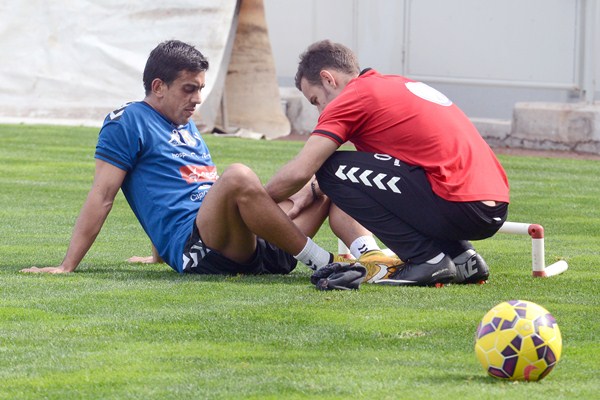 El goleador sudamericano sigue siendo tratado por los recuperadores del equipo blanquiazul. / SERGIO MÉNDEZ