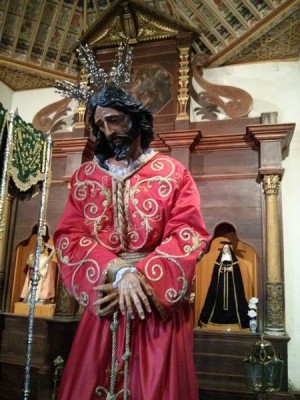 El Cristo Cautivo, con la nueva túnica que realizó Jaime Estévez. | DA