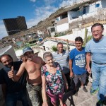 Doce familias viven en el poblado de casetas que se alza al lado de la playa del Muerto. / FRAN PALLERO