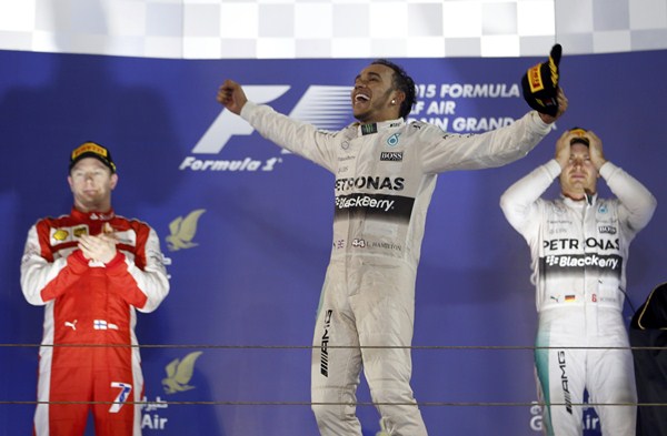El británico Lewis Hamilton ha logrado su tercera victoria de la temporada en el circuito de Sakhir. / REUTERS