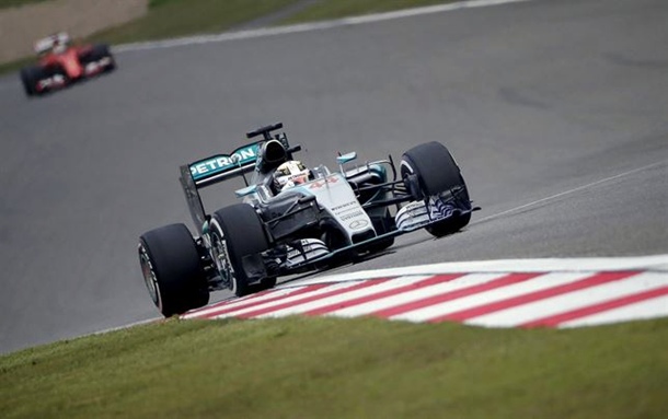 Lewis Hamilton (Mercedes) durante la primera sesión de entrenamientosen el Gran Premio de China. | REUTERS