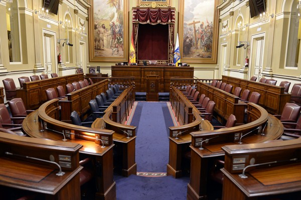 El 24 de mayo se renovarán los 60 escaños del Parlamento de Canarias. / SERGIO MÉNDEZ