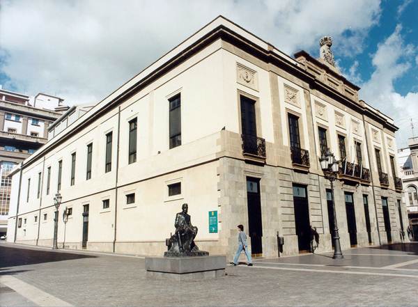 El Teatro Guimerá acogerá el sábado 11 de abril un homenaje musical a Santiago Sabina. / S.M.