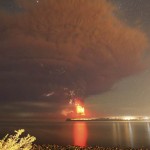 El volcán Calbuco ha entrado en erupción y 4.500 han tenido que ser evacuadas. | REUTERS