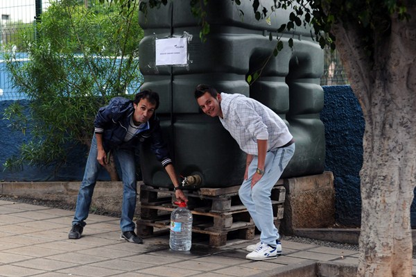 Unos 14.000 portuenses no pudieron beber agua del grifo en 2014. / M.P.P.