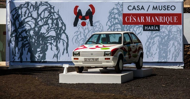 El SEAT Ibiza decorado por César Manrique, en la Casa Museo de César en Haría. | FUNDACIÓN CÉSAR MANRIQUE